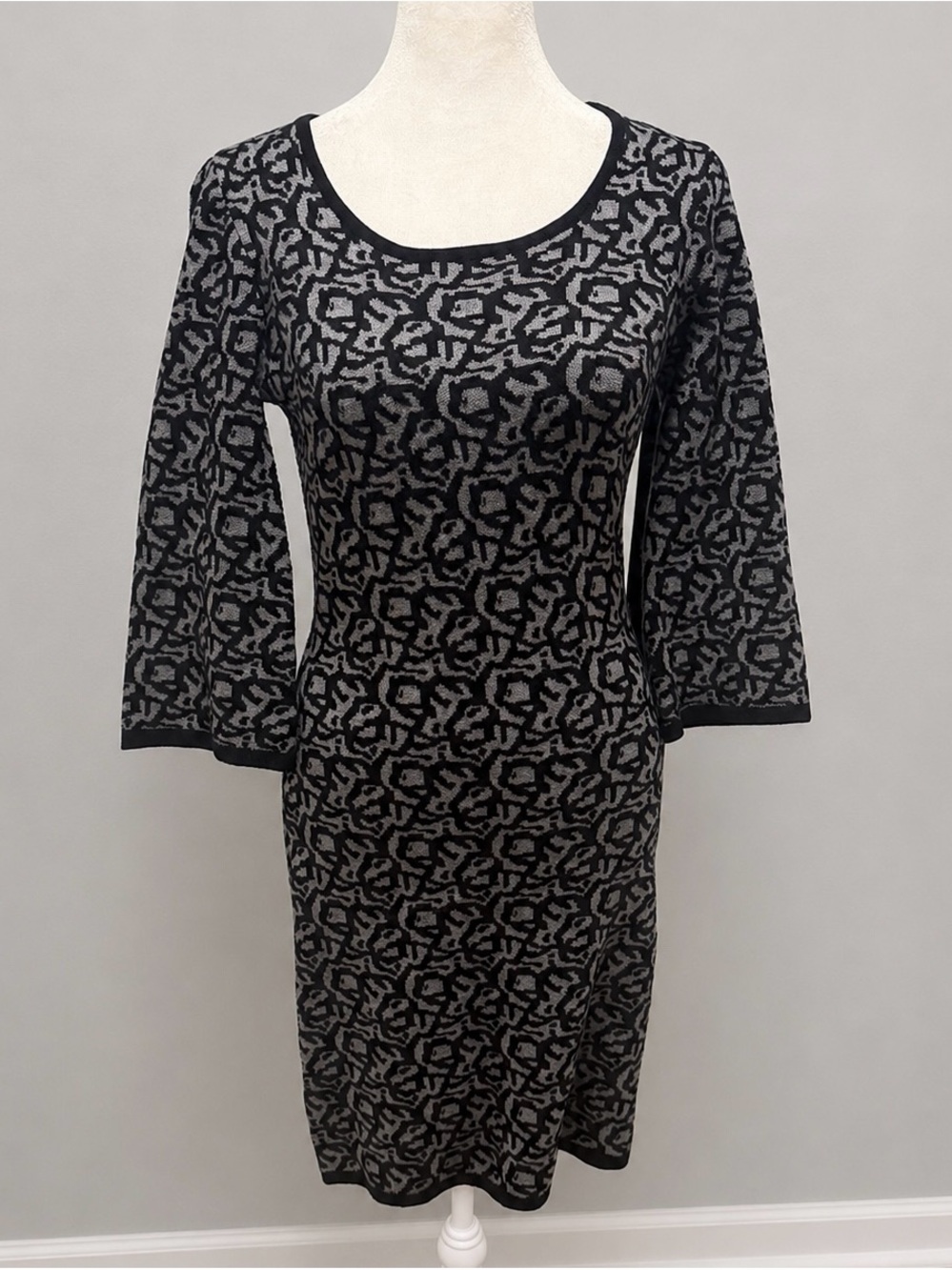 Dex 1963 Women’s Black Gray Abstract Knit Sweater Dress Medium 3/4 Sleeve